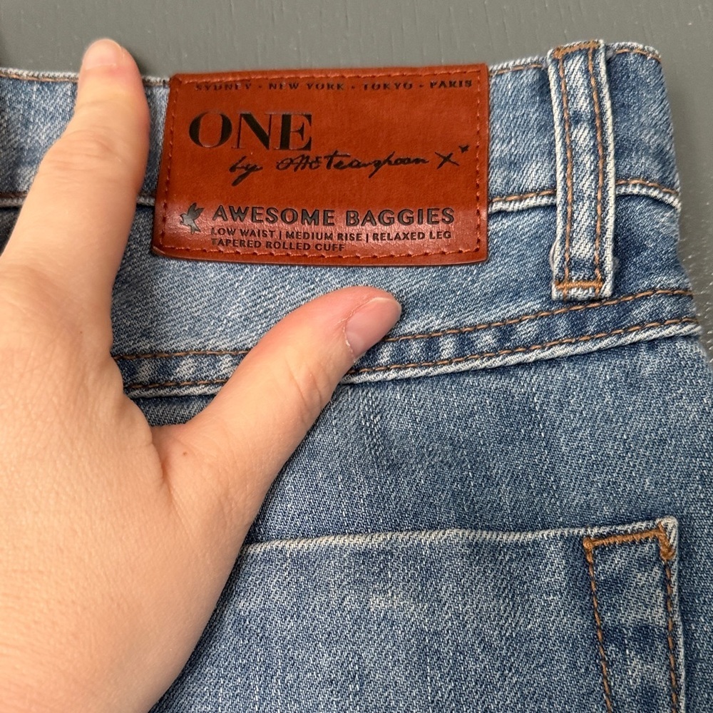 Free People Distressed Blue Jeans with cuffed ankles. Low waist medium rise - Picture 4 of 4